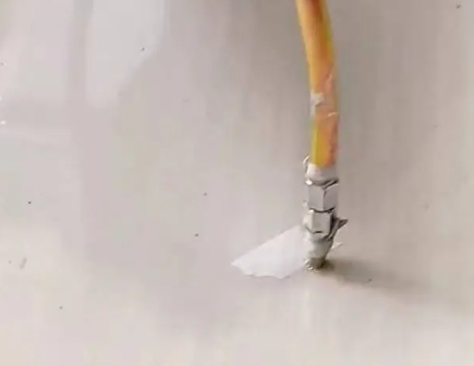 青龙瓷砖空鼓维修公司专业解答在瓷砖铺贴过程中，如果使用的砂料过粗（如全部使用了粗砂），可能会导致以下问题